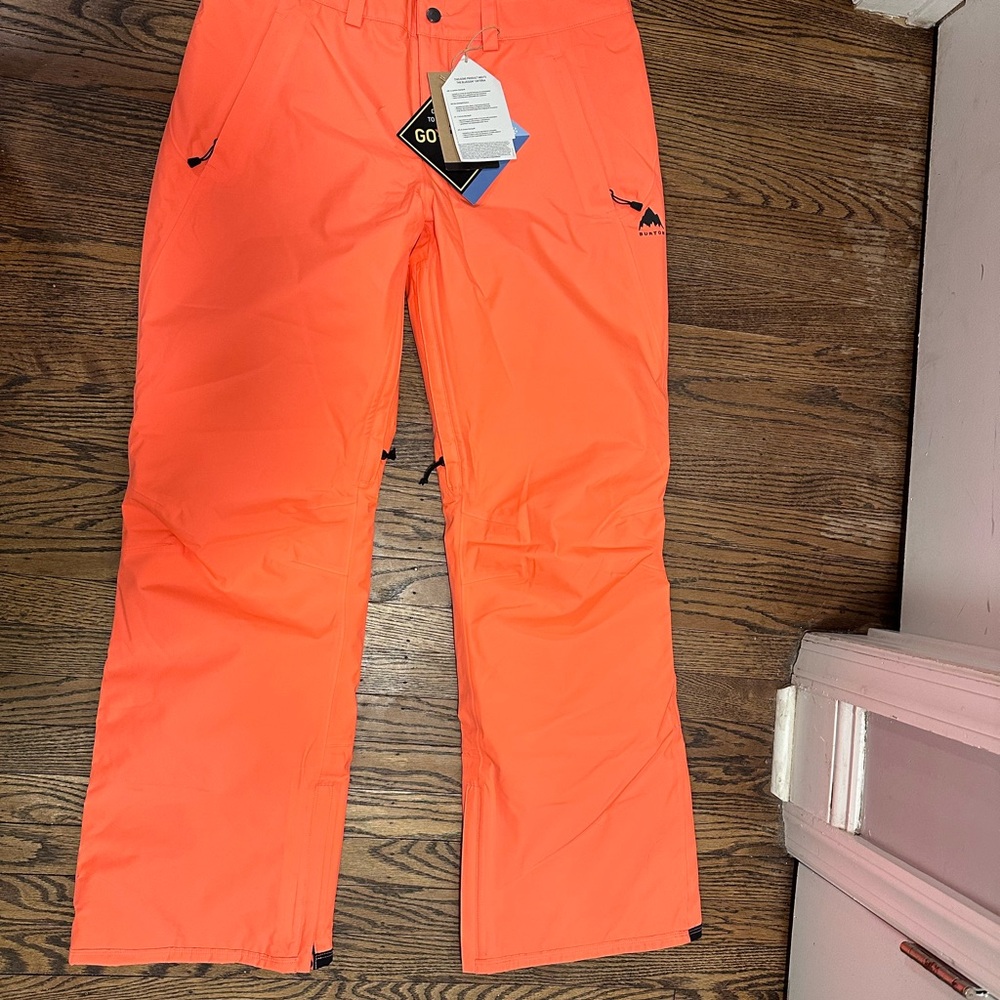 Women’s Burton pillowline large Goretex pants in tetra orange NWT has small tear